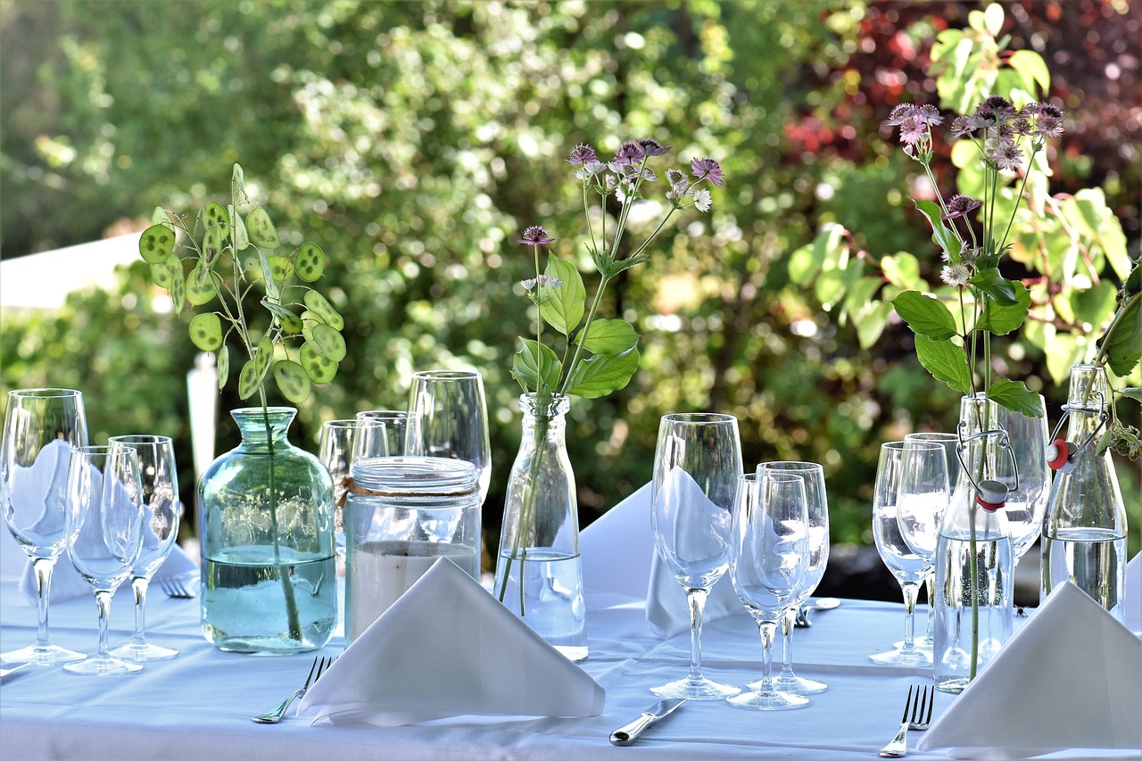 Catering garden party - klucz do udanego przyjęcia w plenerze